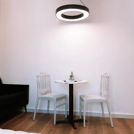 Barrikada Str Studio Apartment - The Nest アパート *