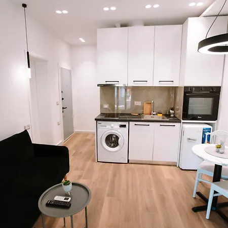 Barrikada Str Studio Apartment - THE NEST Lägenhet
