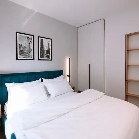 Barrikada Str Studio Apartment - THE NEST *